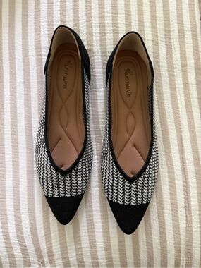 Black & White Pointed Toe Women’s Flats EUR size 40/USA 9